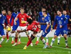 包含索肖主场激战逼平对手，保持不败记录的词条