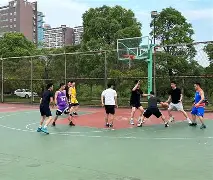 精彩绝伦！两支势均力敌的球队对决的简单介绍